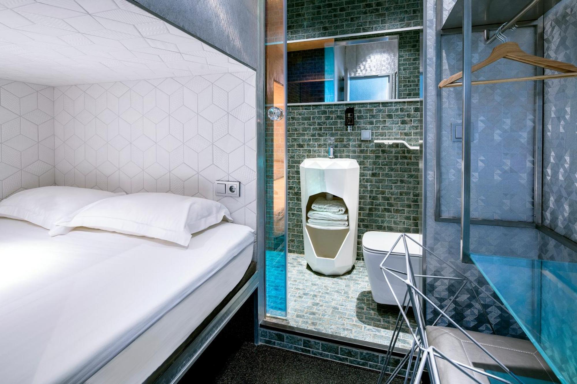 Diamond Capsule Hotel Amsterdam South Амстелвен Екстер'єр фото