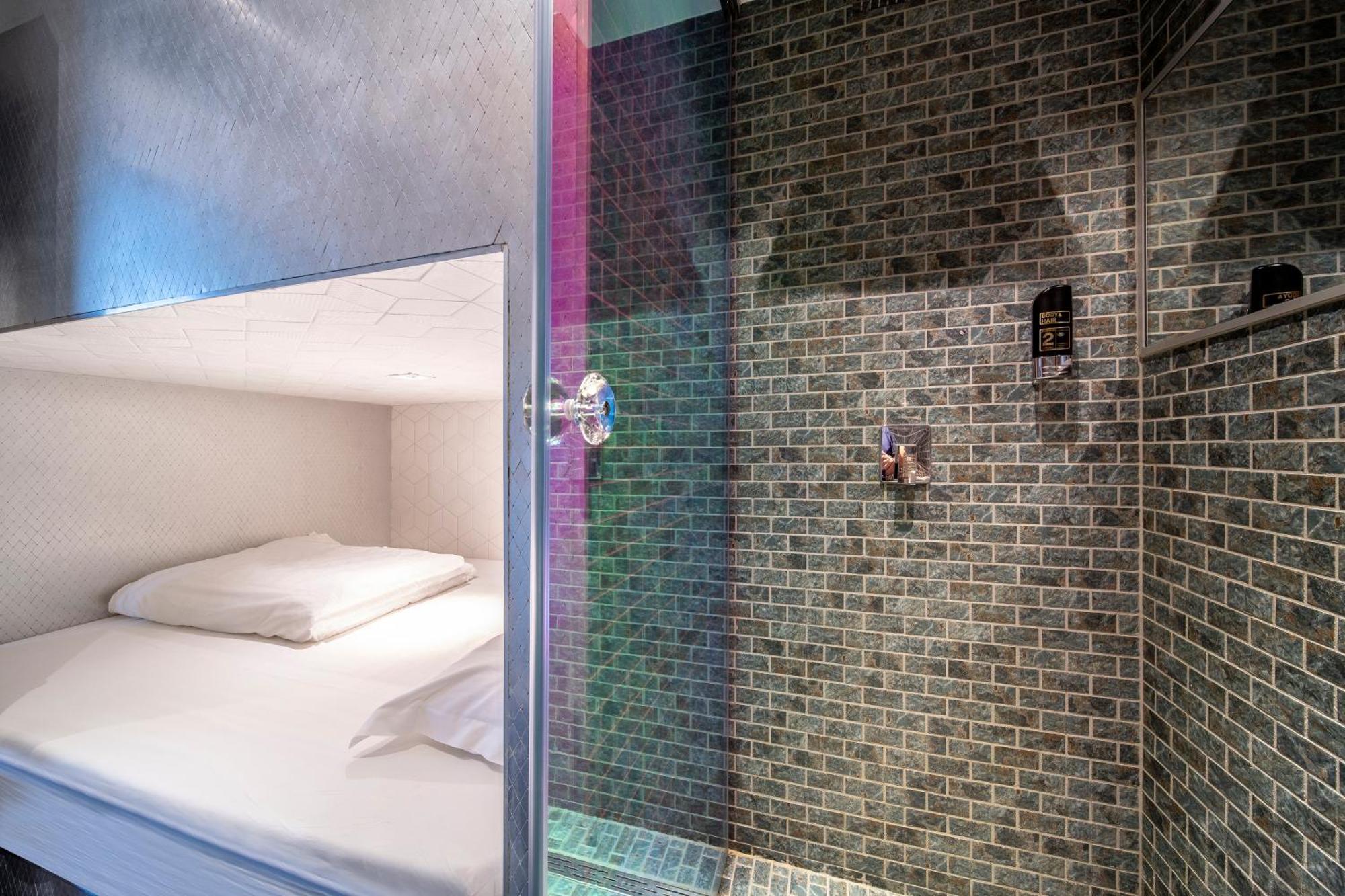 Diamond Capsule Hotel Amsterdam South Амстелвен Екстер'єр фото