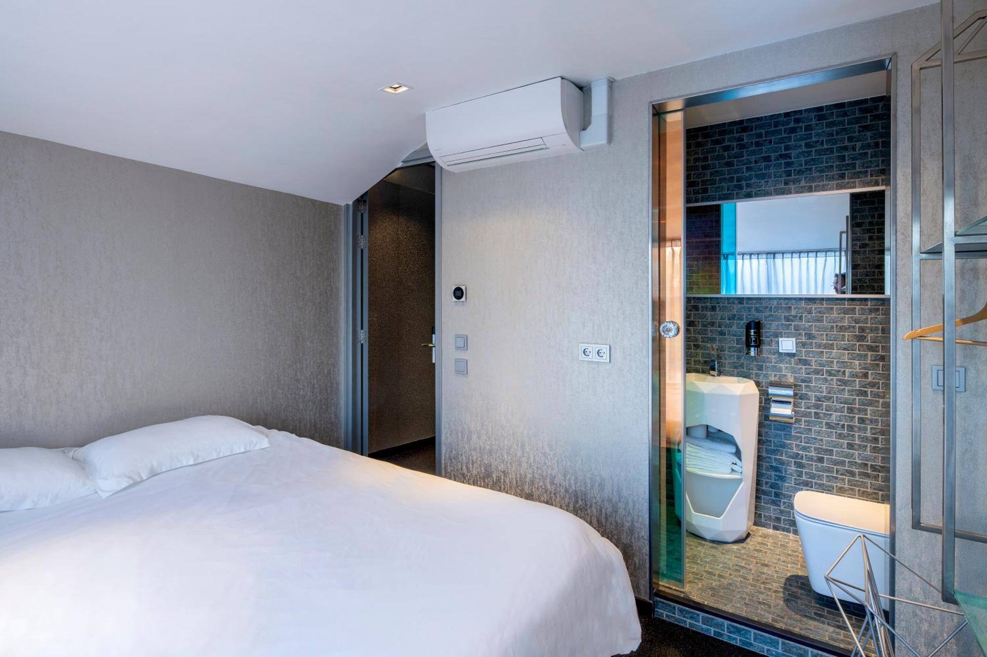 Diamond Capsule Hotel Amsterdam South Амстелвен Екстер'єр фото